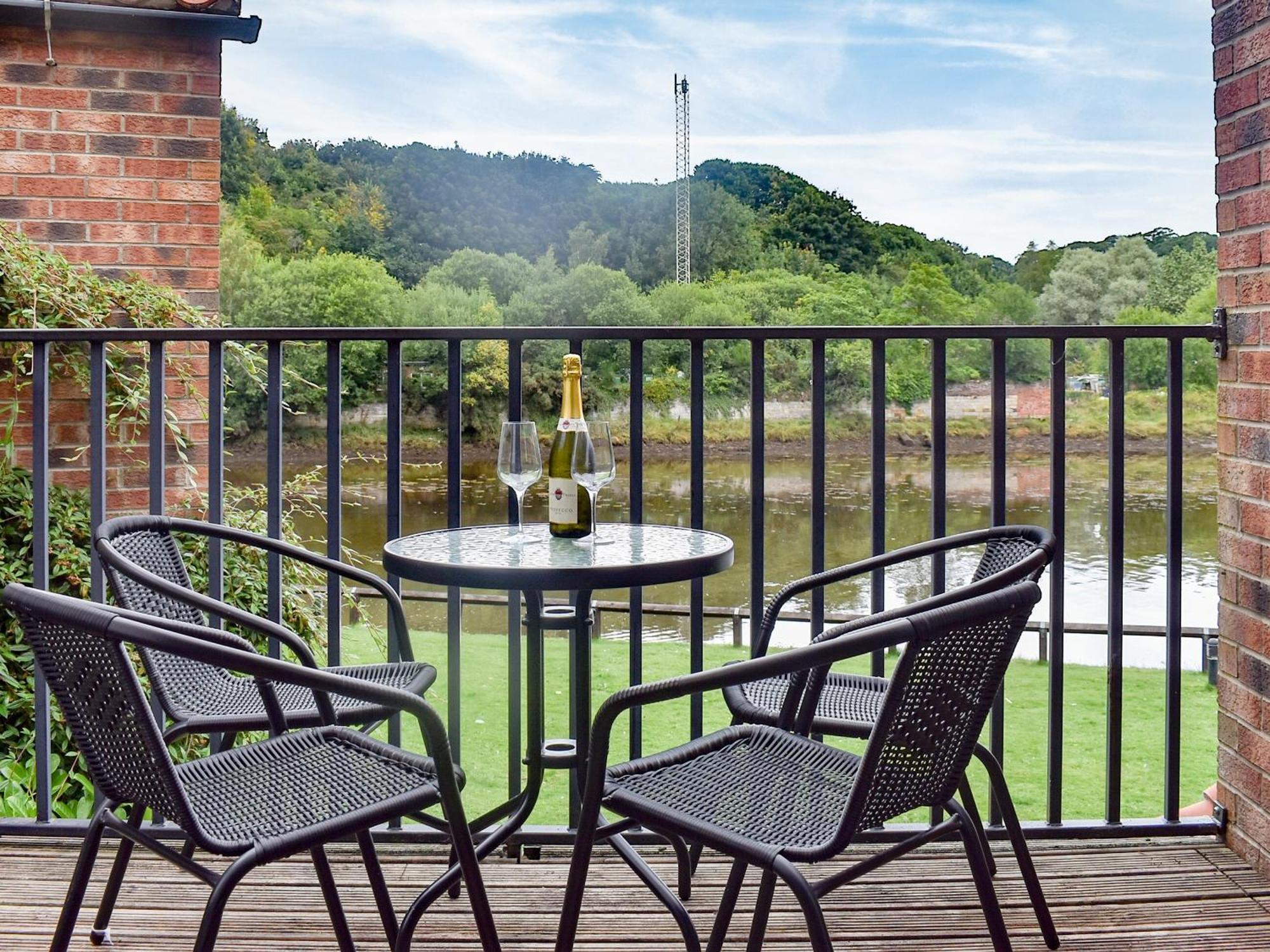 Quackers Villa Whitby Exterior photo